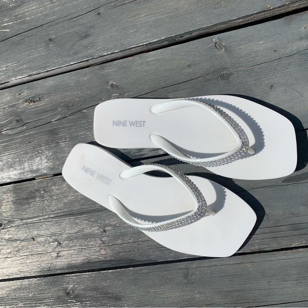 Bedazzle sandals - Picture 2 of 4